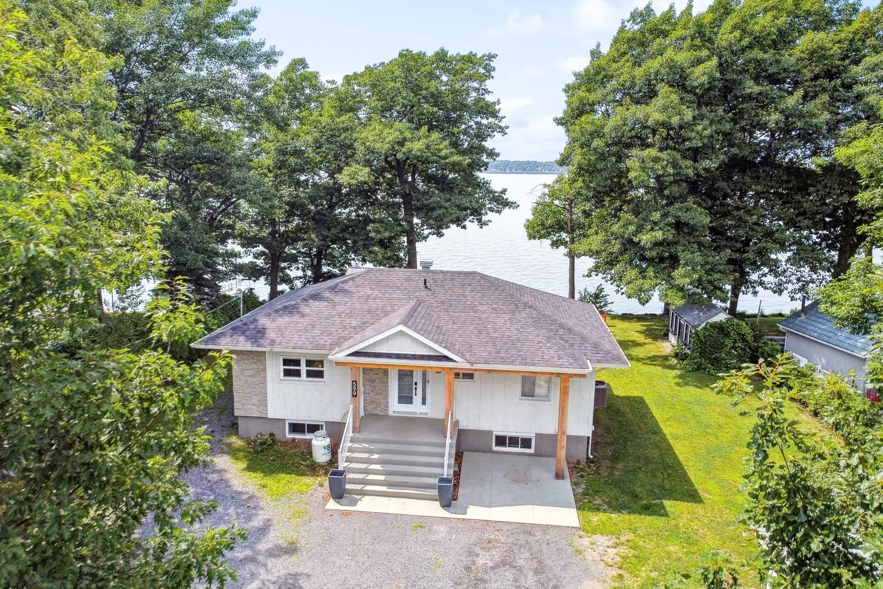 Coeur de Champlain I, façade et vue sur le lac